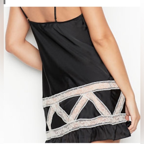 NWT VS BLACK AND LACE NIGHT GOWN - Picture 1 of 7